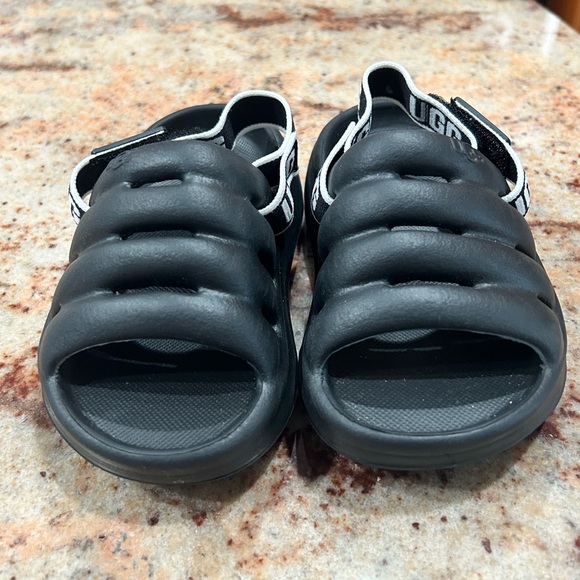 Uggs kids black sport yeah sandal size toddler 6 - Picture 2 of 4